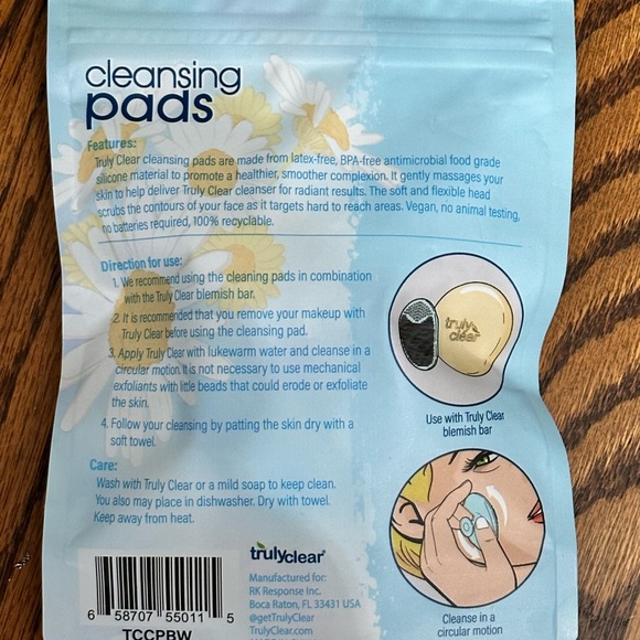 Truly Clear Cleansing Pads NWT - Picture 2 of 3